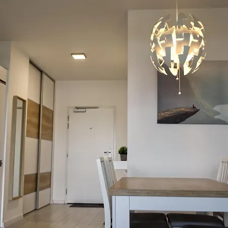 New 1 Bdr, W/private Parking Appartement