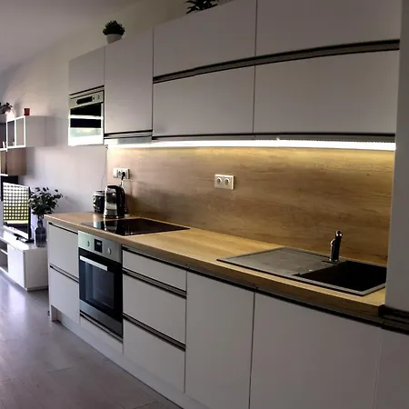 New 1 Bdr, W/private Parking Appartement *