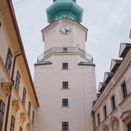 New 1 Bdr, W/private Parking *